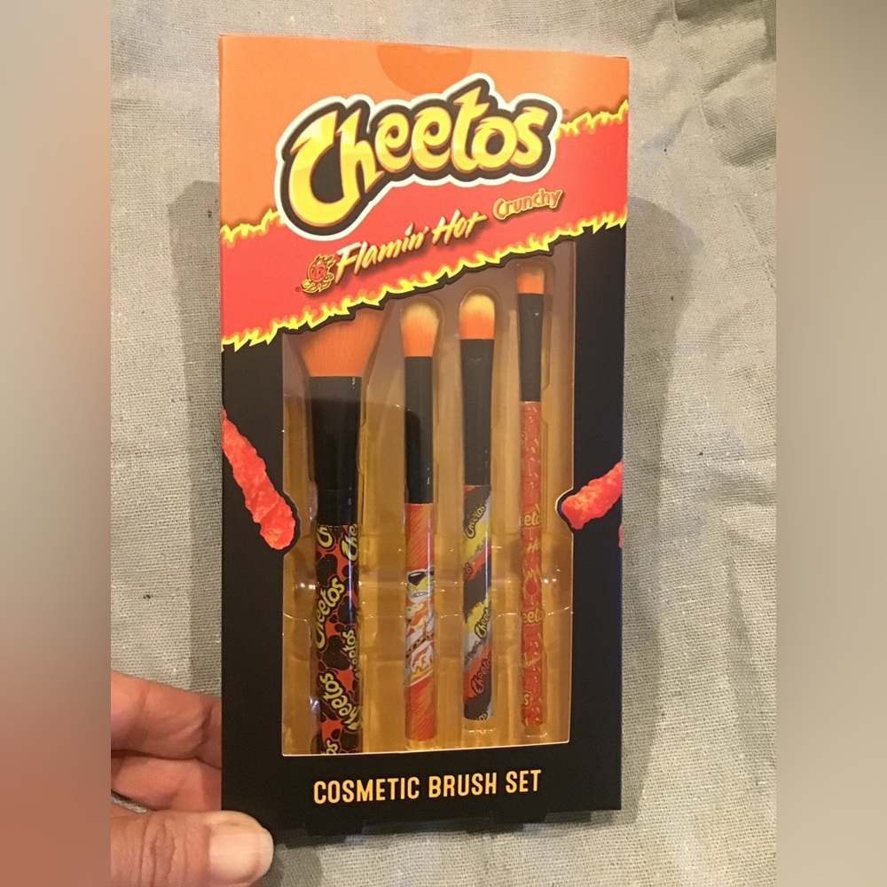 Cheetos flamin hot crunchy 4 pc make up brush set -Brand new